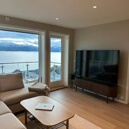 Modern With A View! Free Parking Tromsø