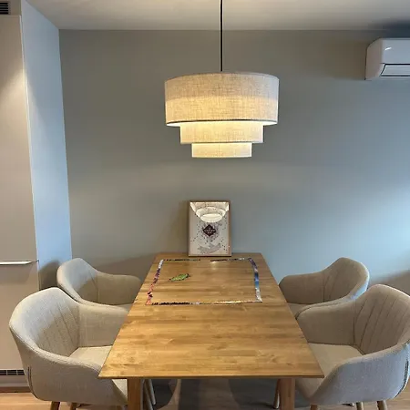 Modern With A View! Free Parking 公寓