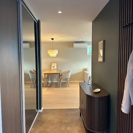 Modern With A View! Free Parking Appartement *