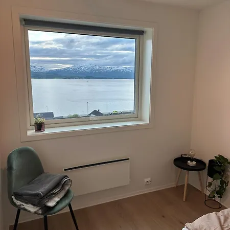 Modern With A View! Free Parking 公寓