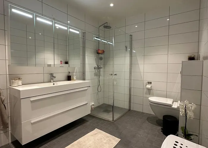 Modern With A View! Free Parking Apartment