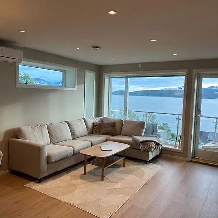 アパート Modern With A View! Free Parking トロムソ